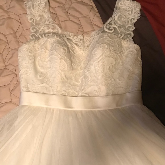 David’s Bridal Wedding Dress. - Picture 5 of 8